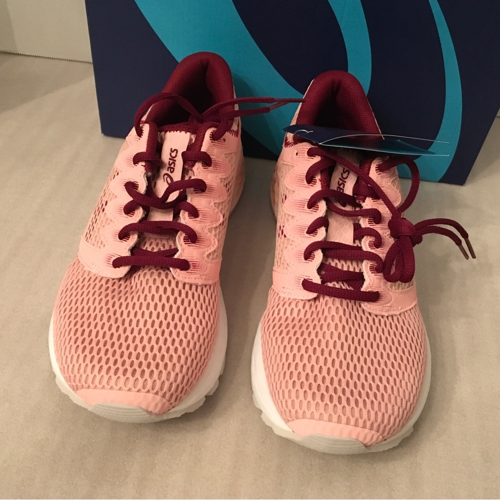 NWT Women’s ASICS Roadhawk FF 2 Running Shoe Size 9